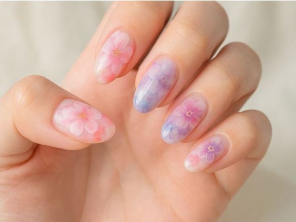 日系花卉暈染風美甲｜浪漫指尖藝術，綻放自然系柔美風格